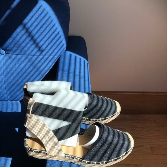 Platform Sandals - Picture 2 of 6